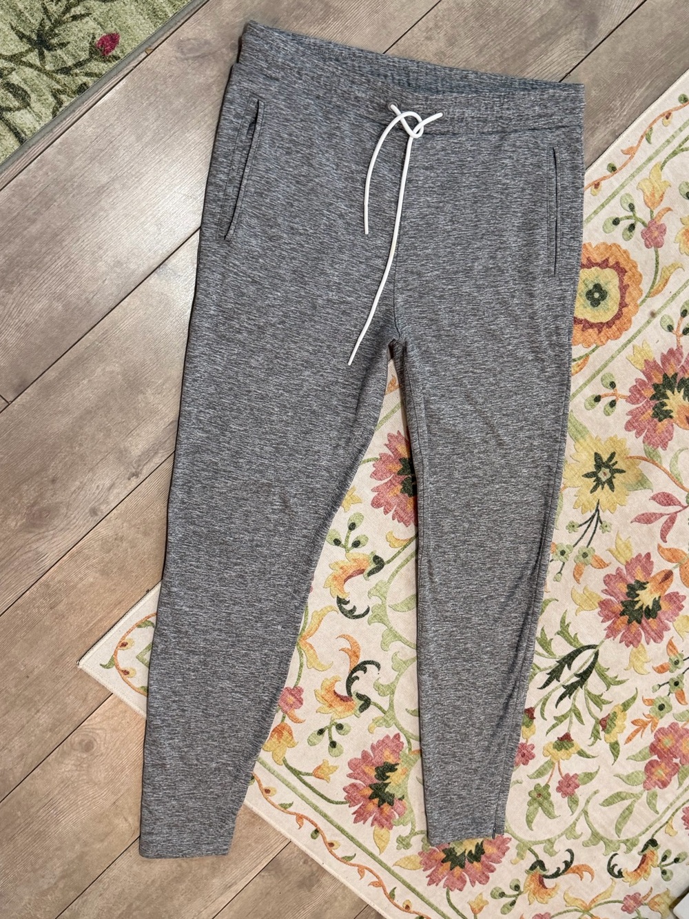 New Express Women’s Gray Heather Track Jogger Pants with White Drawstring Small